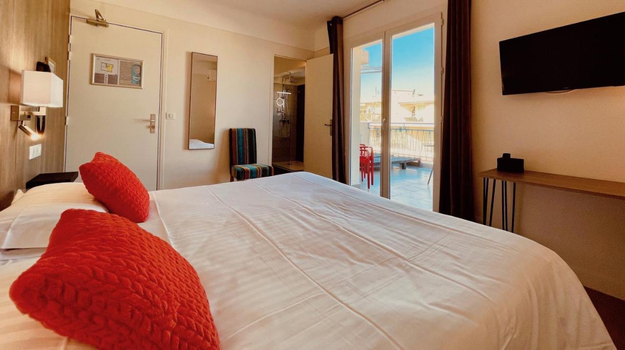 Hotel Courbet Juan-les-Pins Exterior photo